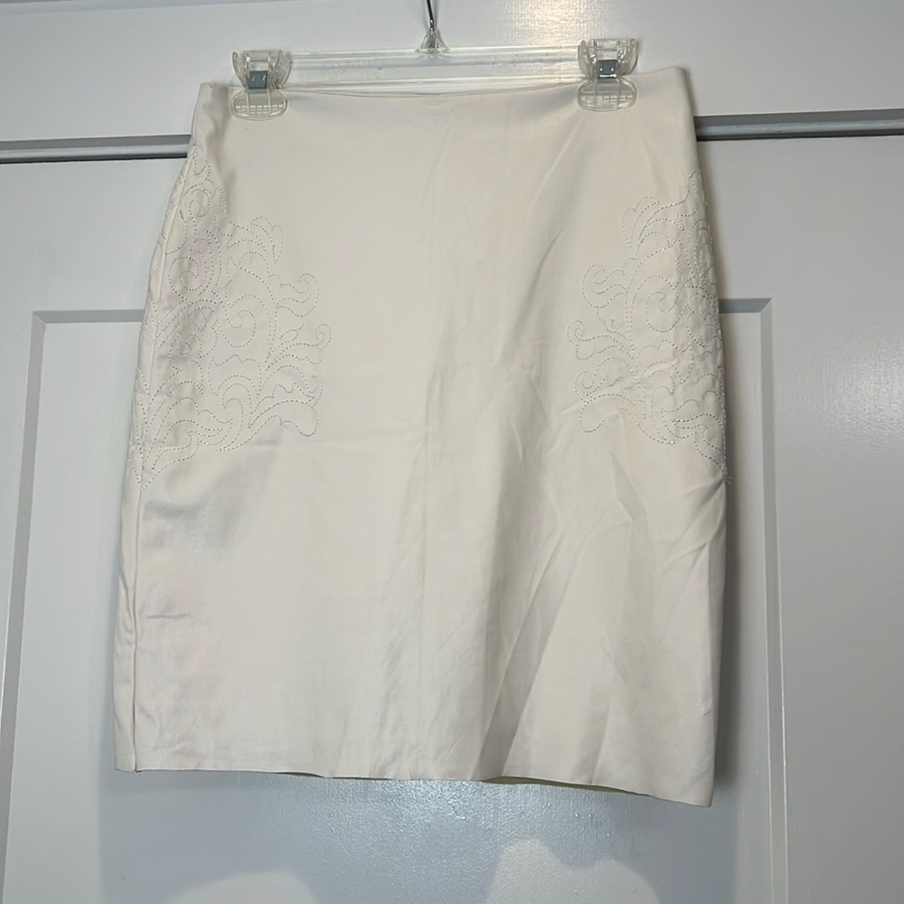 Gianni Bini off White faux leather Mini Pencil Skirt size small.